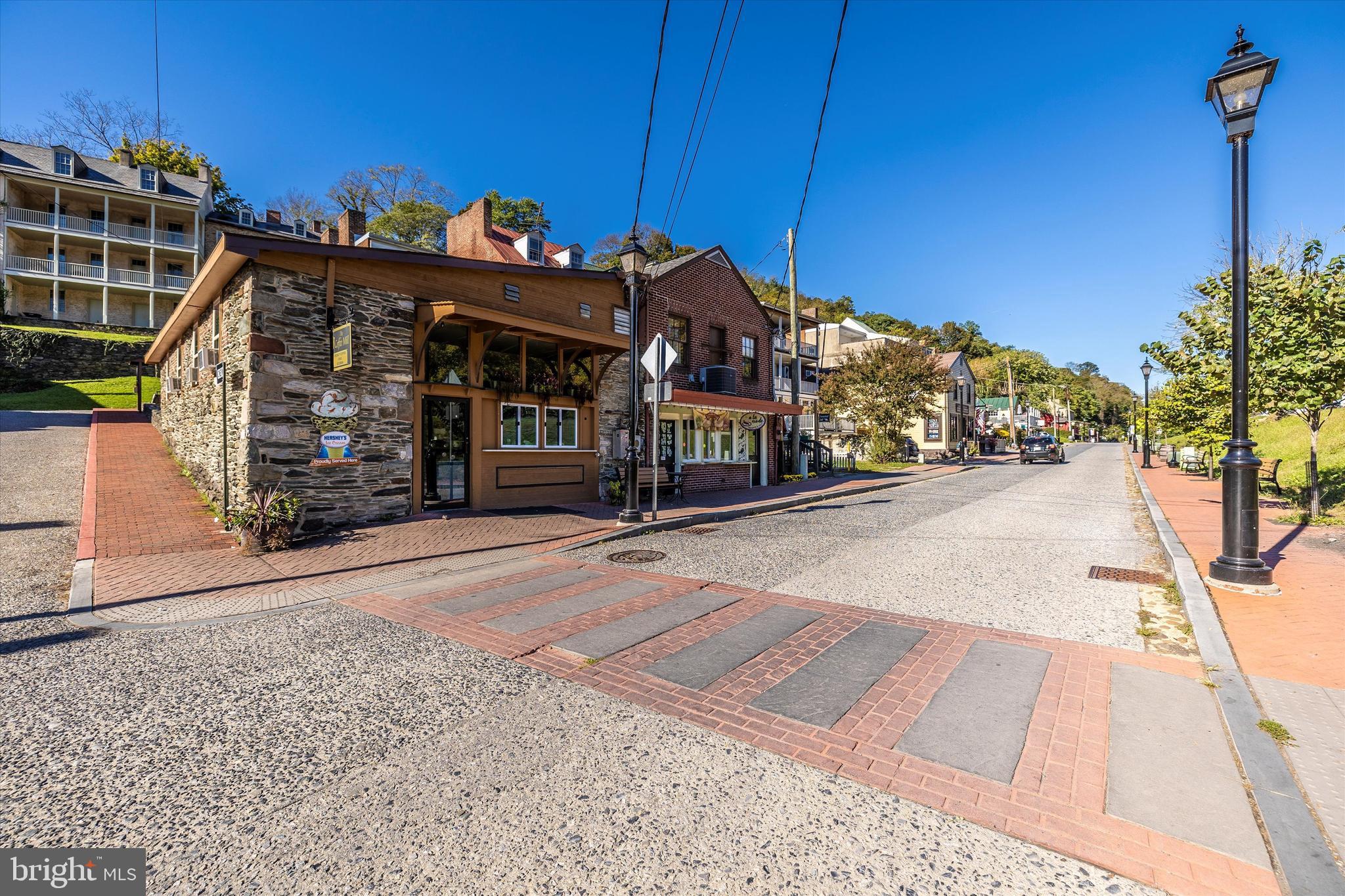 GALYN MANOR - Residential