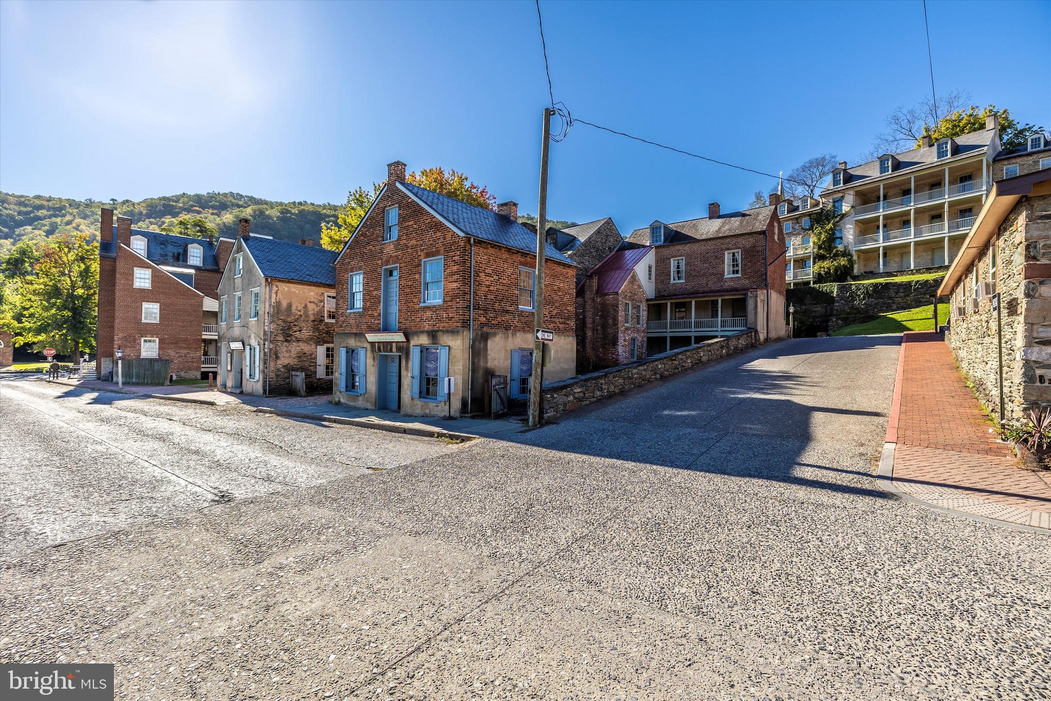 GALYN MANOR - Residential