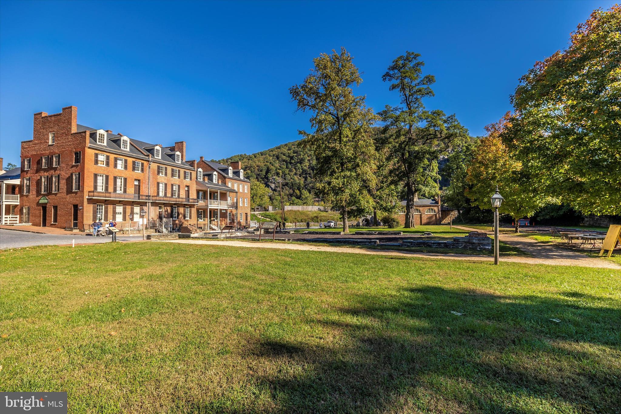 GALYN MANOR - Residential