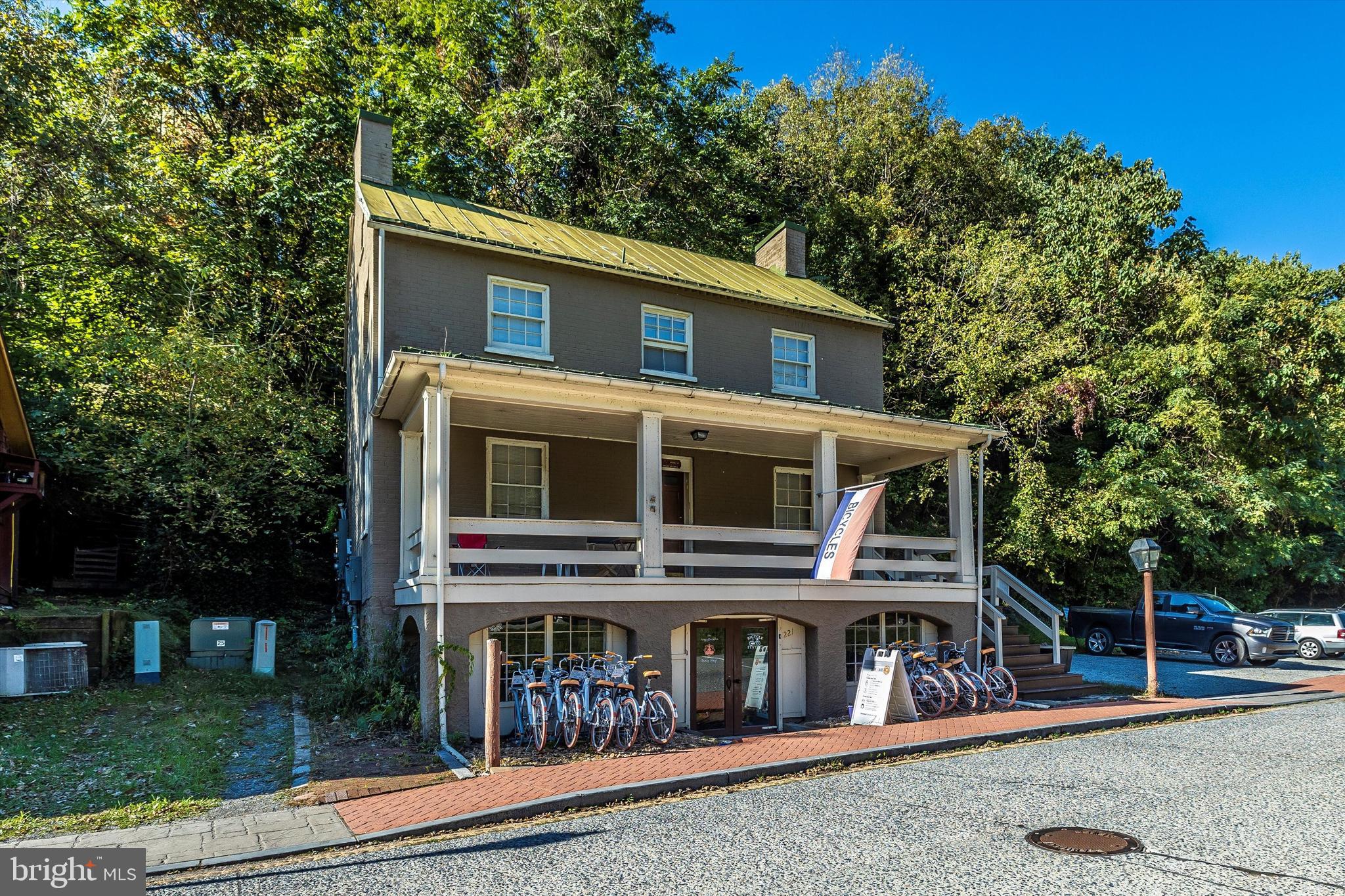 GALYN MANOR - Residential