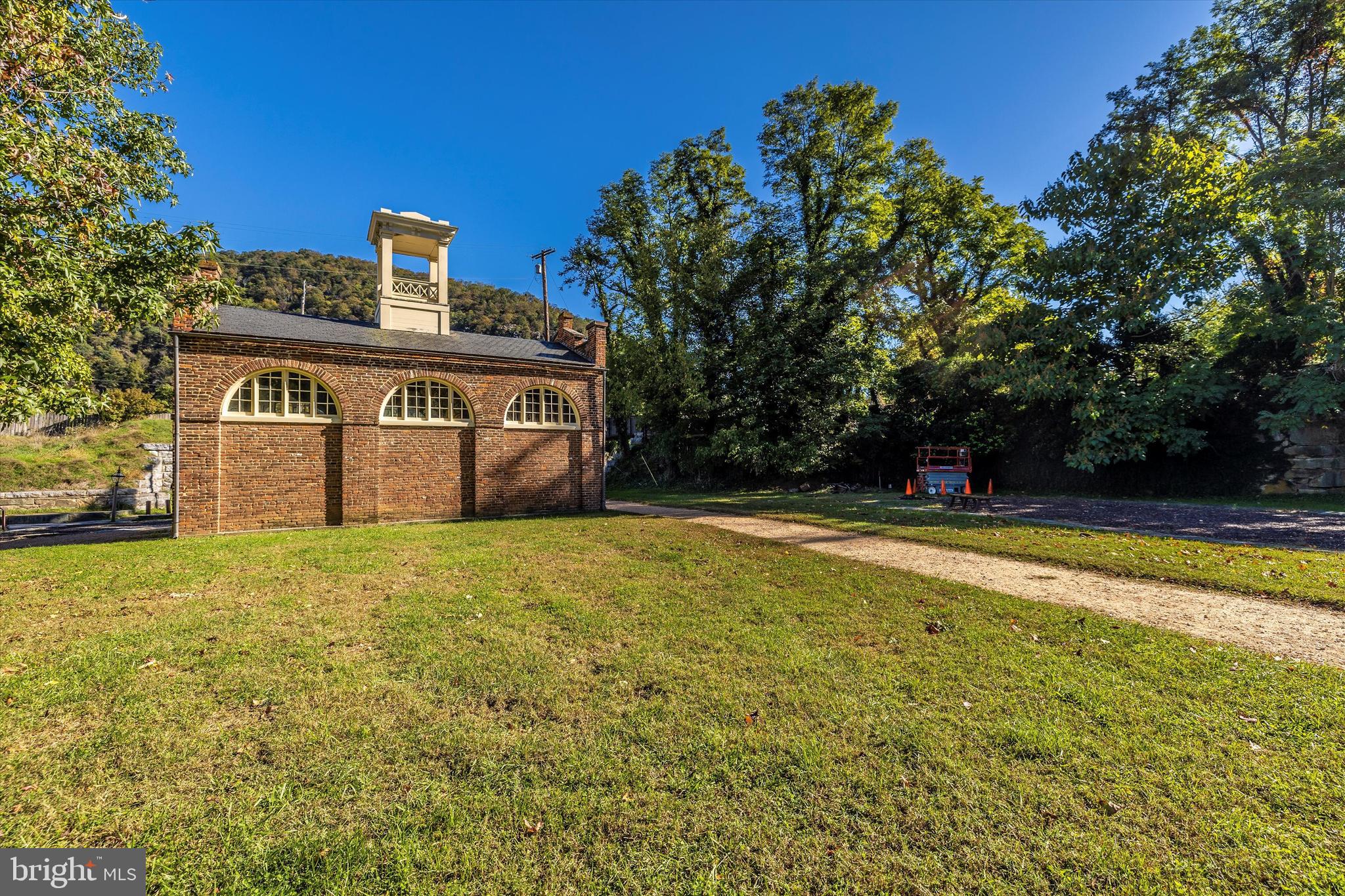 GALYN MANOR - Residential