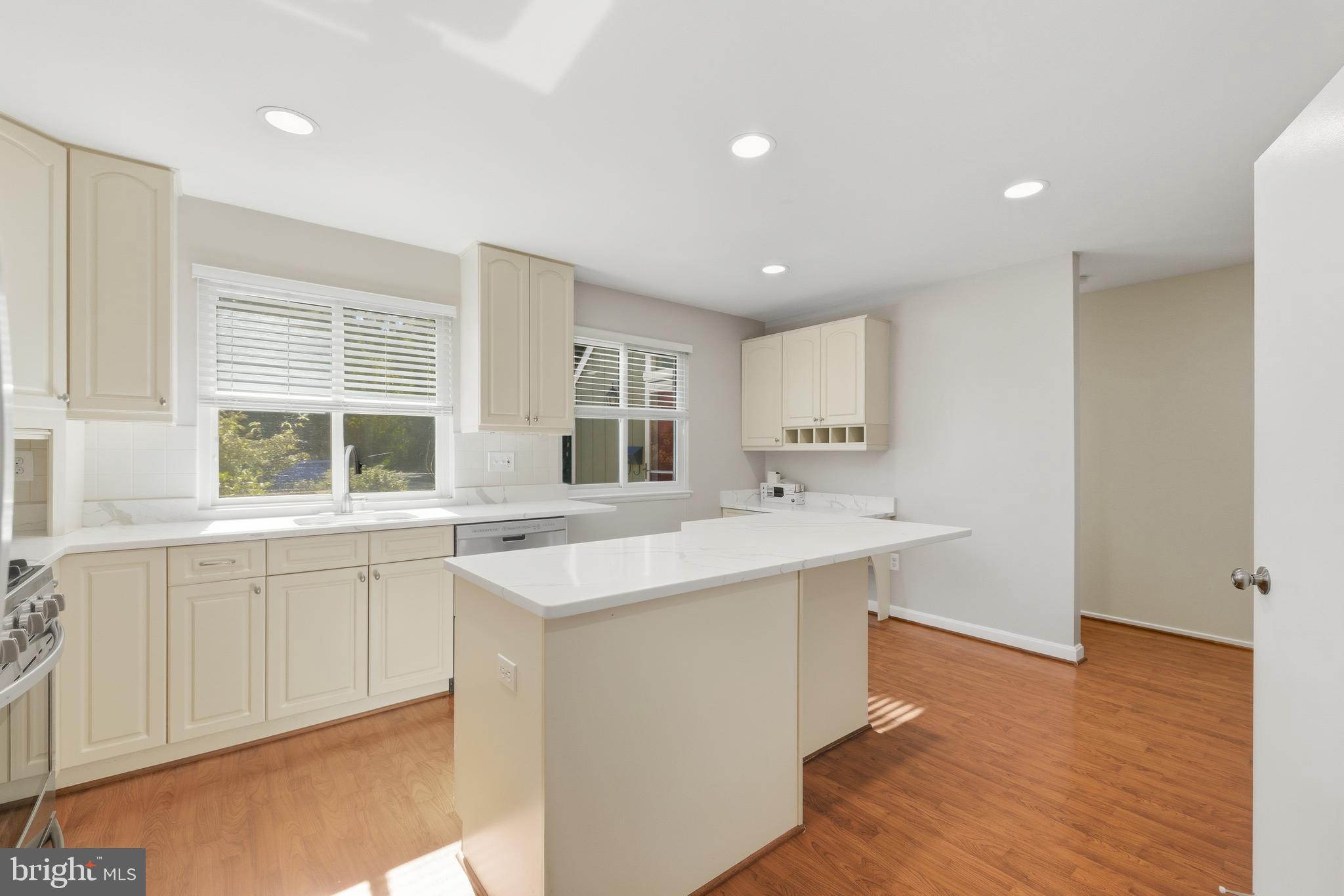 RESTON - Residential