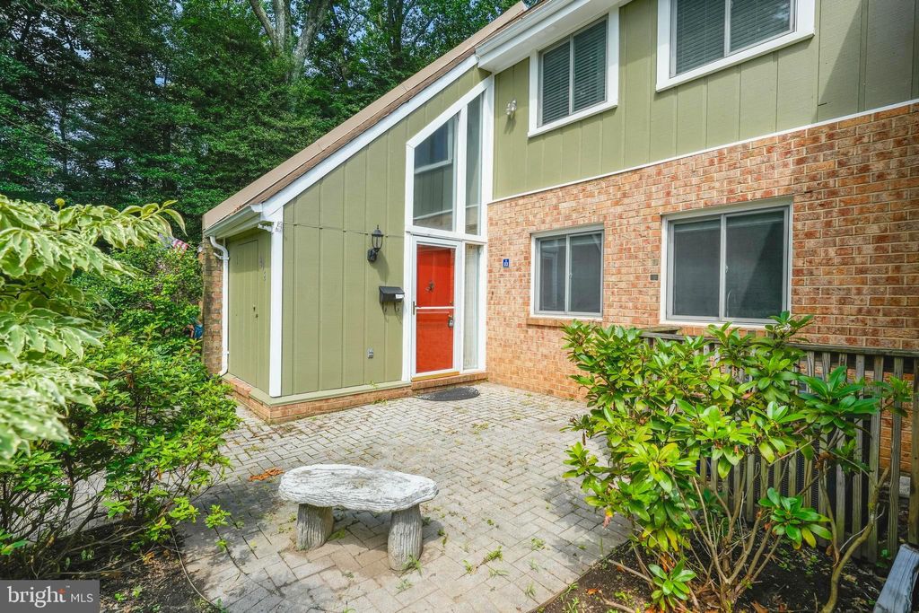 Photo of 1403 Greenmont Court, RESTON, VA 20190 (MLS # VAFX2274230)