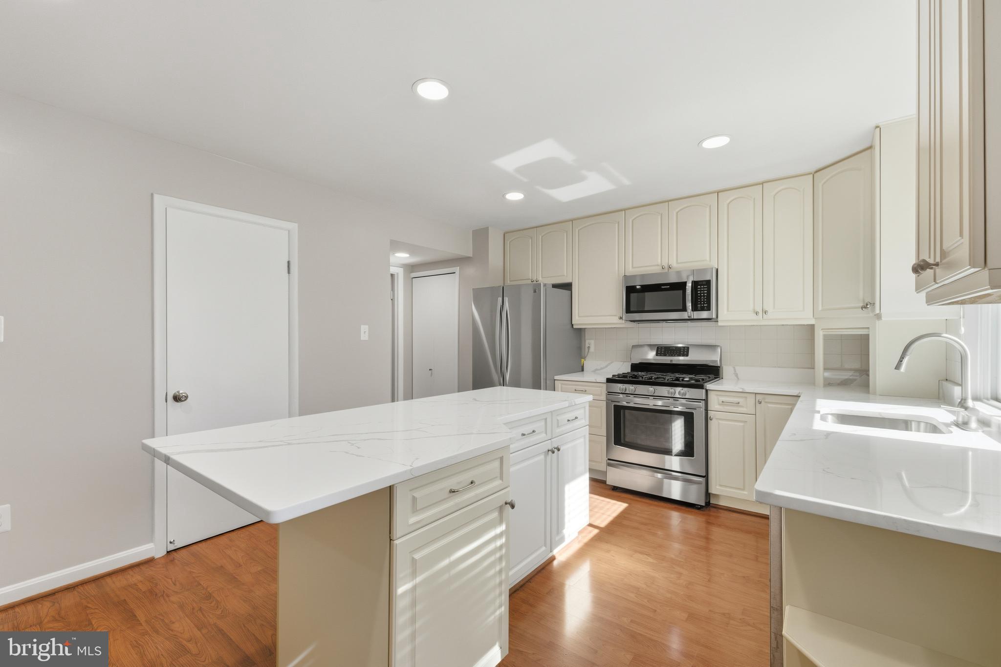 RESTON - Residential