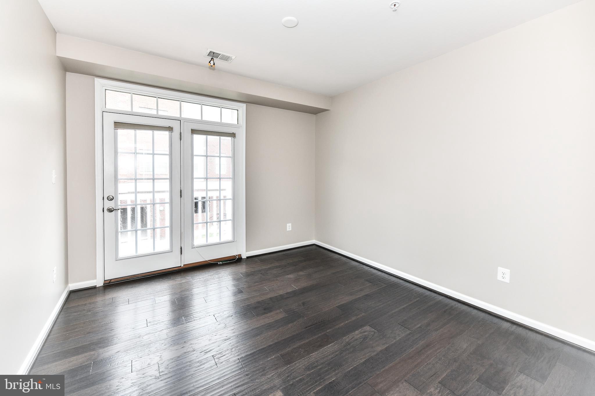 DISCOVERY SQUARE - Residential Lease