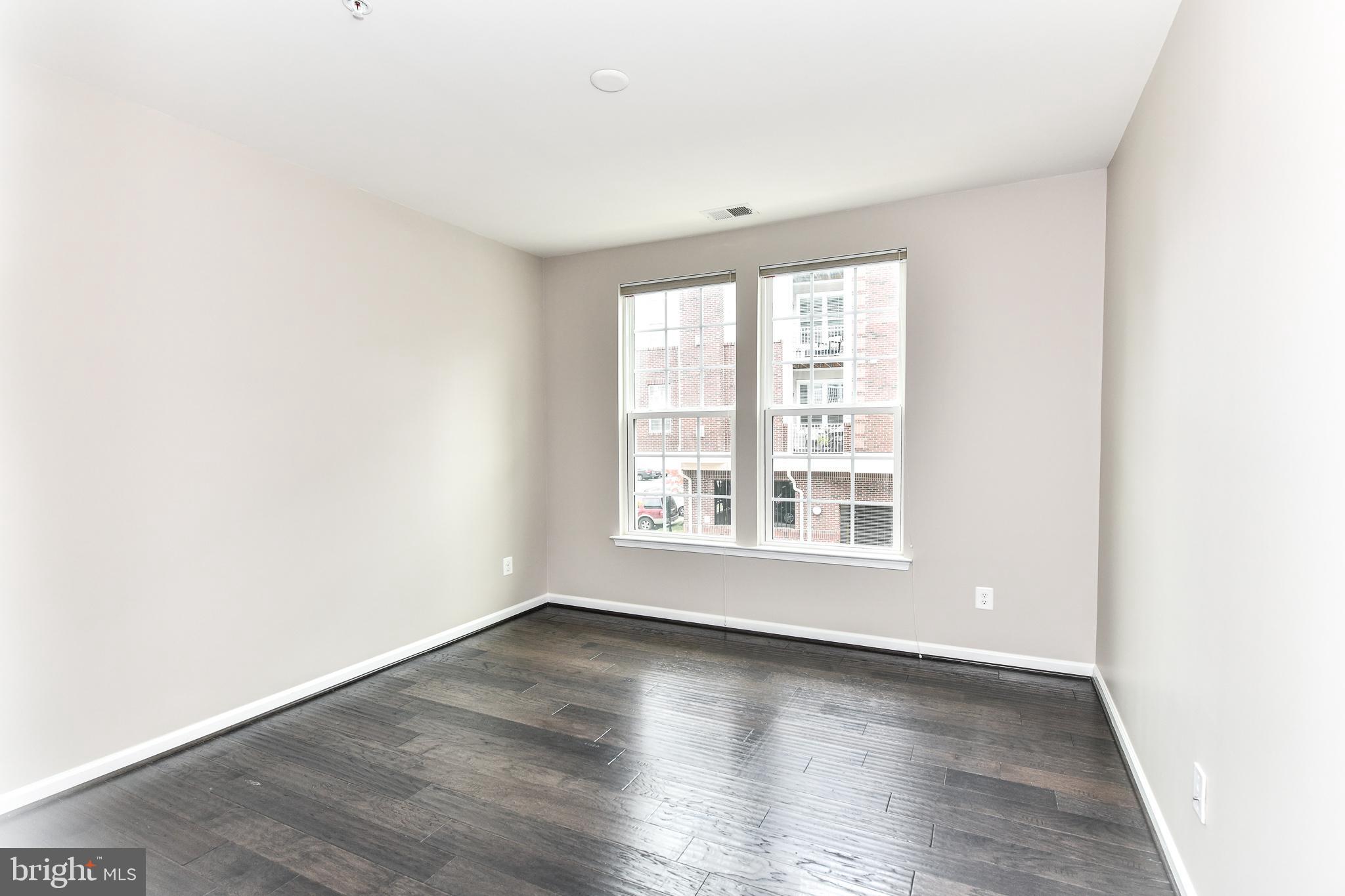 DISCOVERY SQUARE - Residential Lease