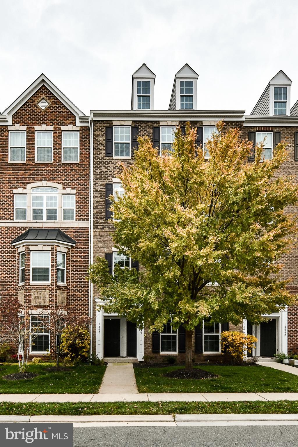 DISCOVERY SQUARE - Residential Lease