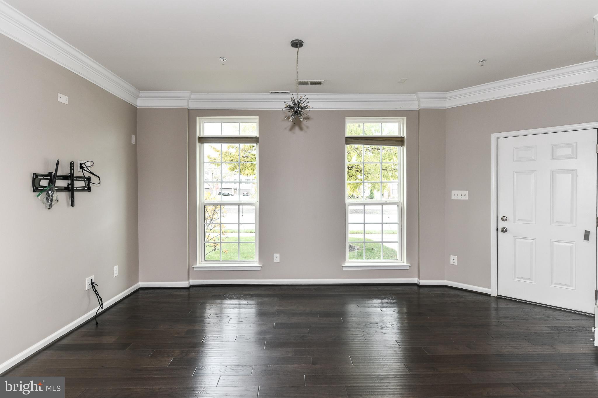 DISCOVERY SQUARE - Residential Lease