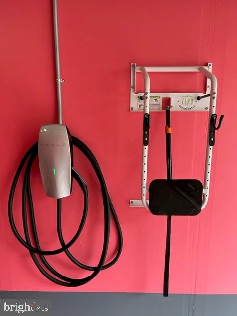 DISCOVERY SQUARE - Residential Lease