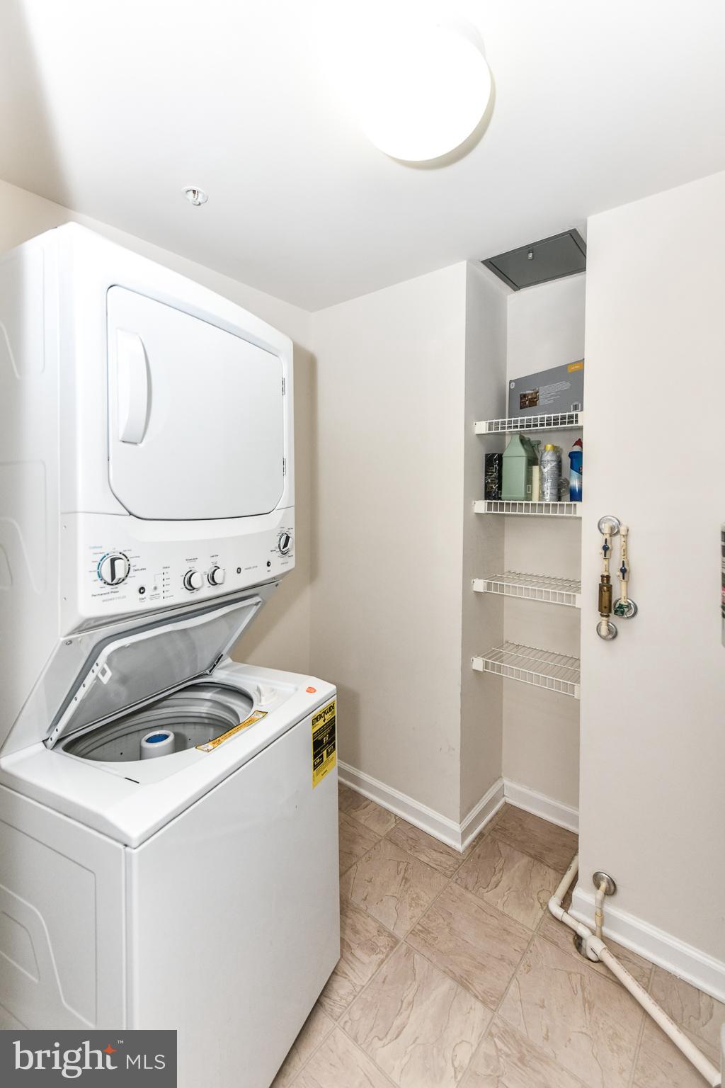 DISCOVERY SQUARE - Residential Lease