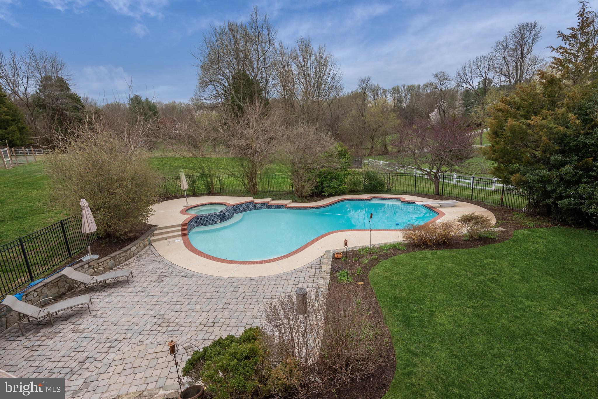 LAKE POTOMAC - Residential