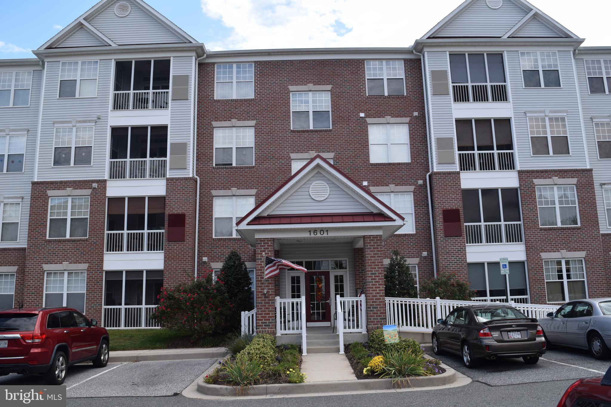 GREAT OPPORTUNITY IN EMERALD HILLS! TOP FLOOR ELEVATOR CONDO FACING THE FRONT/COURTYARD AREA. FEATURES OPEN LIVING ROOM & DINING ROOM, KITCHEN WITH ADJOINING BREAKFAST ROOM. GUEST BEDROOM AND FULL BATH AT ONE END OF THE UNIT AND PRIMARY BEDROOM AND LARGE FULL BATH AT THE OTHER END OF THE UNIT. VERY GENEROUS CLOSET SPACE AND FULL SIZE WASHER/DRYER IN UNIT. NEARLY NEW HIGH EFFICIENCY WATER HEATER. ALL APPLIANCES ARE INCLUDED. ALSO HAS SCREENED PORCH WITH STORAGE CLOSET. CLUBHOUSE AND OUTDOOR POOL AVAILABLE. CONVENIENTLY LOCATED CLOSE TO ALL MAJOR ROUTES, SHOPPING AND DINING!