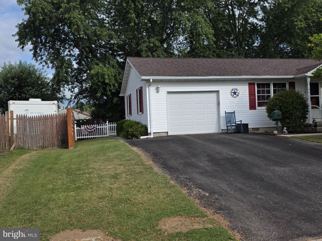 Photo of 28 Bonniefield Circle, GETTYSBURG, PA 17325 (MLS # PAAD2019504)