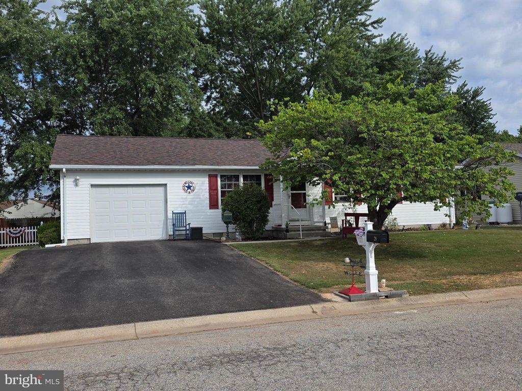 Photo of 28 Bonniefield Circle, GETTYSBURG, PA 17325 (MLS # PAAD2019504)