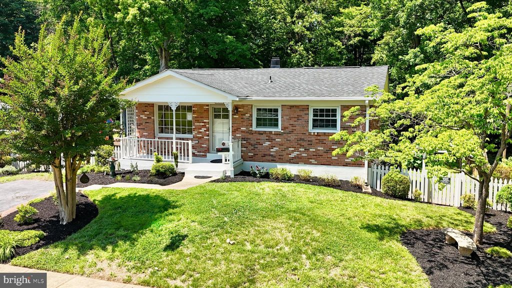 Photo of 3806 Fortuna Court, WOODBRIDGE, VA 22193 (MLS # VAPW2116504)