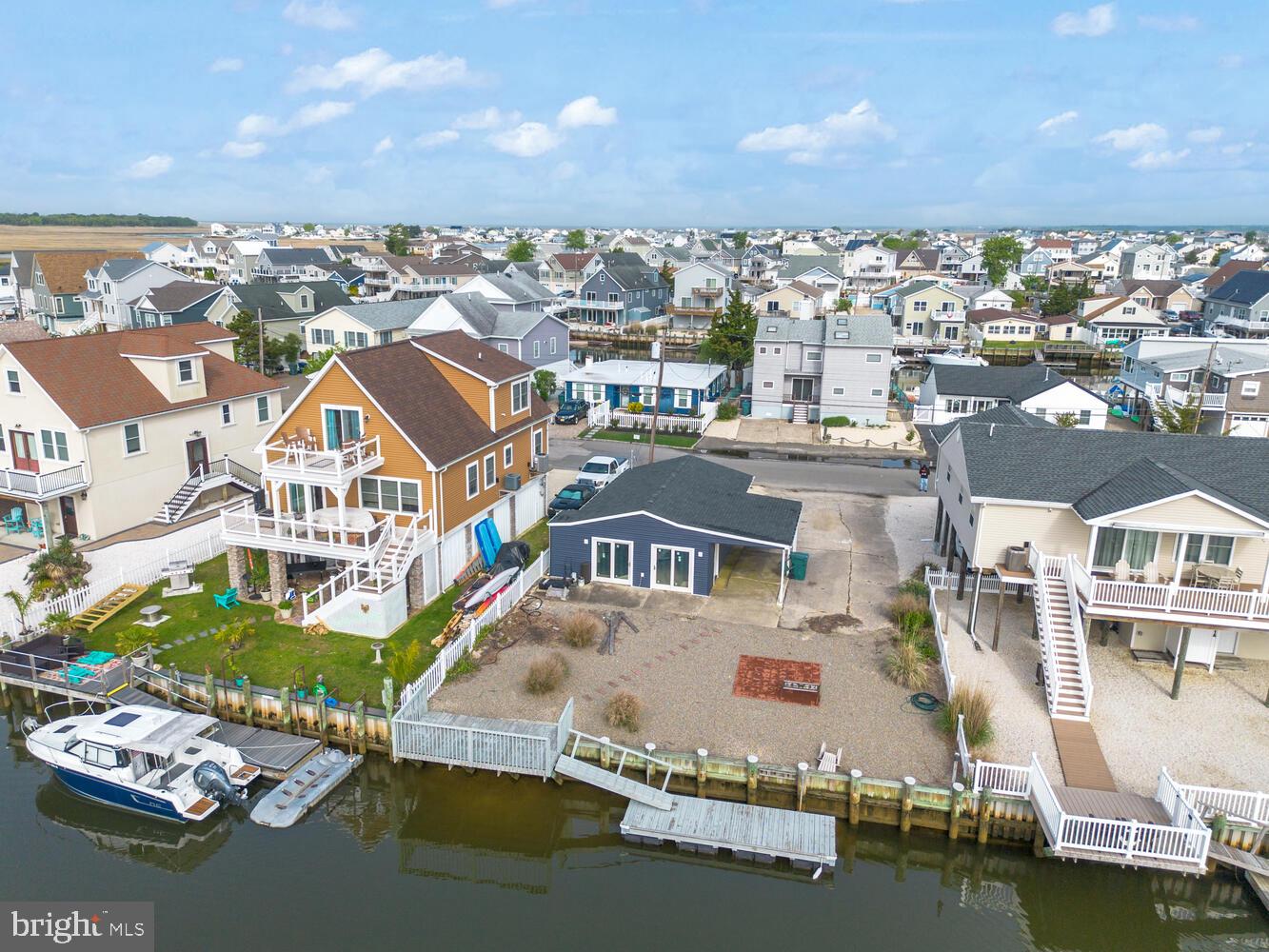 129 S CAPTAINS DRIVE