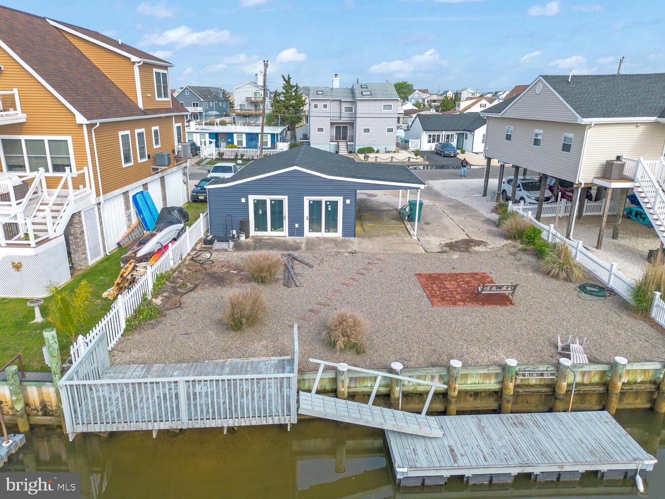 129 S CAPTAINS DRIVE