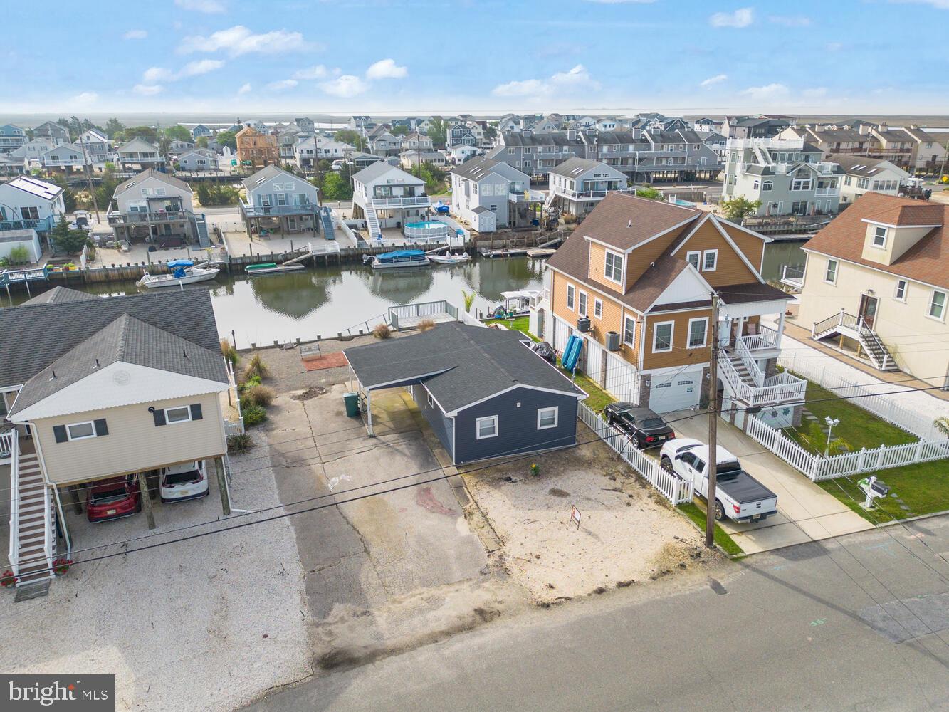 129 S CAPTAINS DRIVE