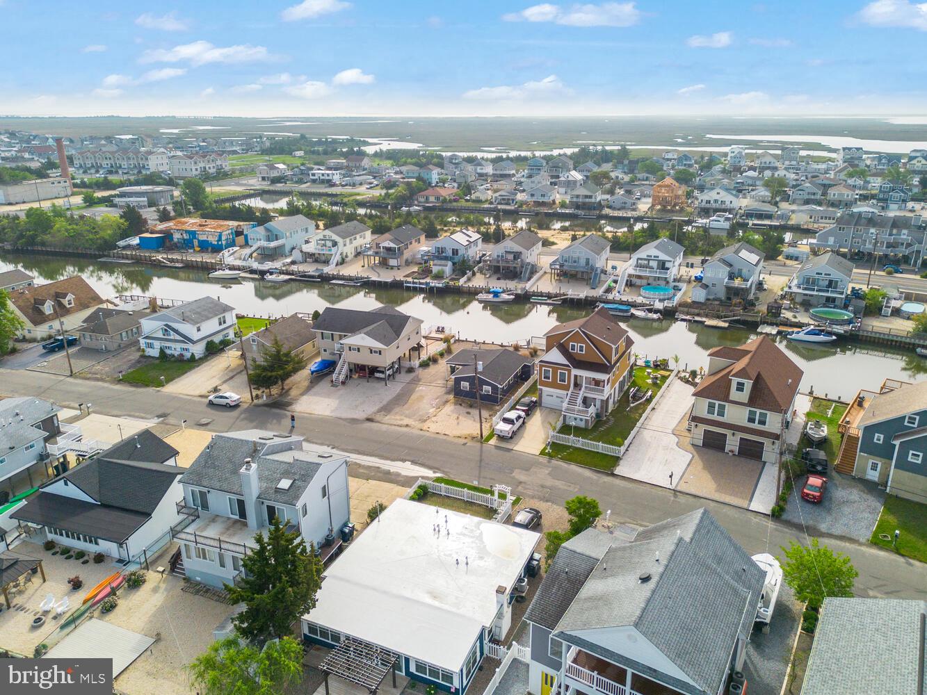 129 S CAPTAINS DRIVE