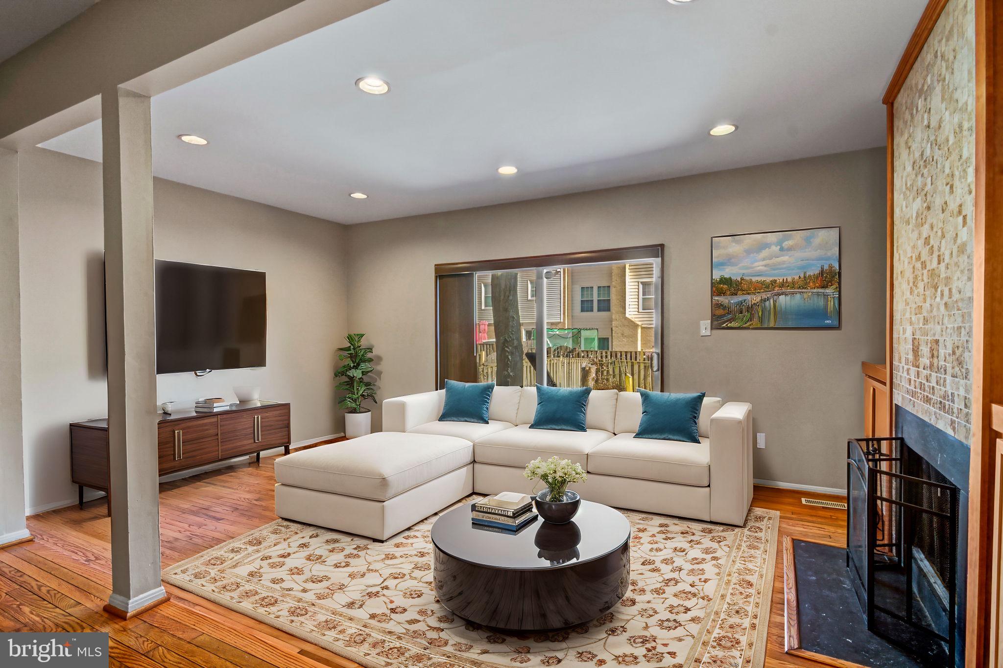 LAKEPOINTE - Residential