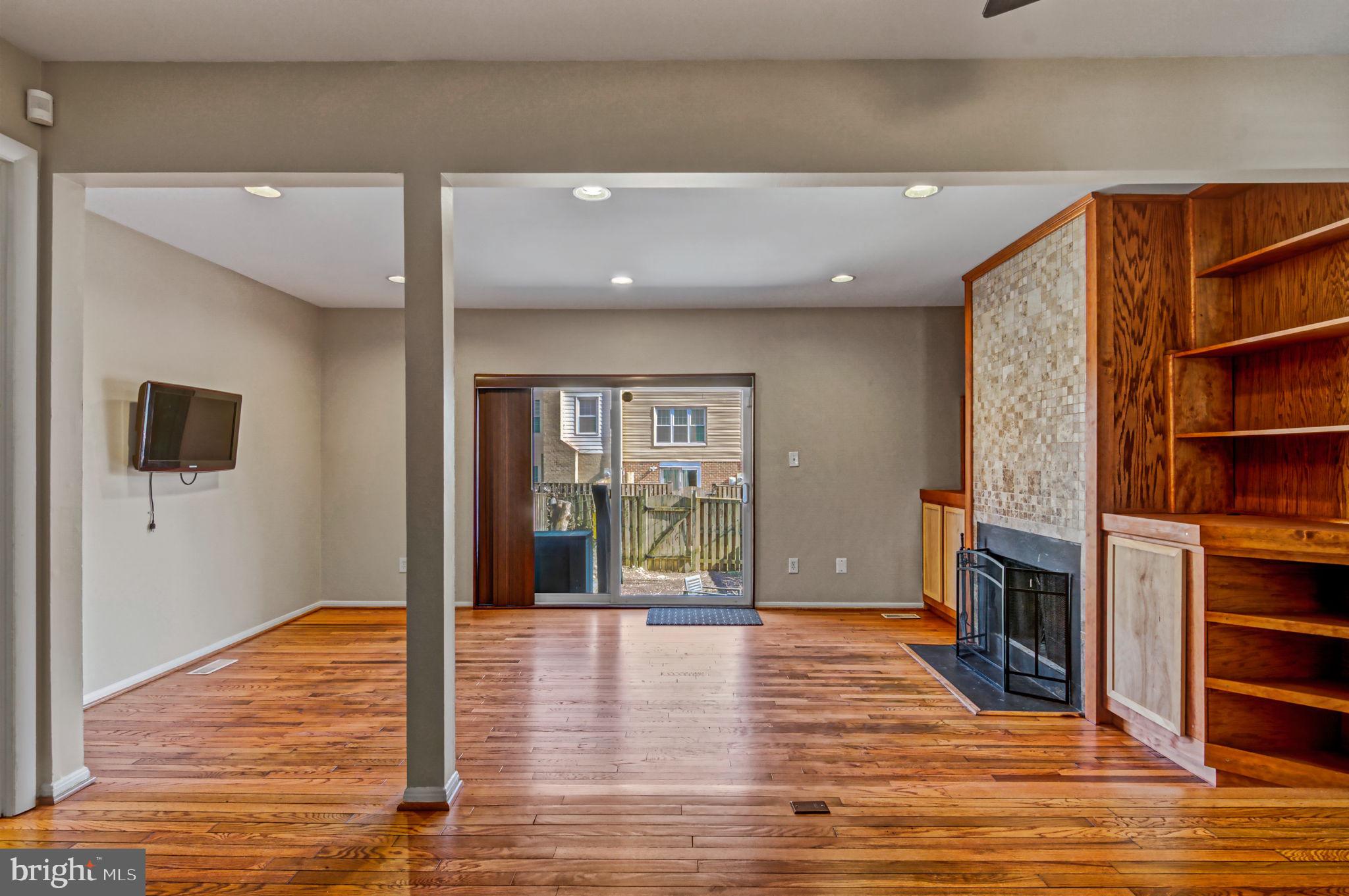 LAKEPOINTE - Residential