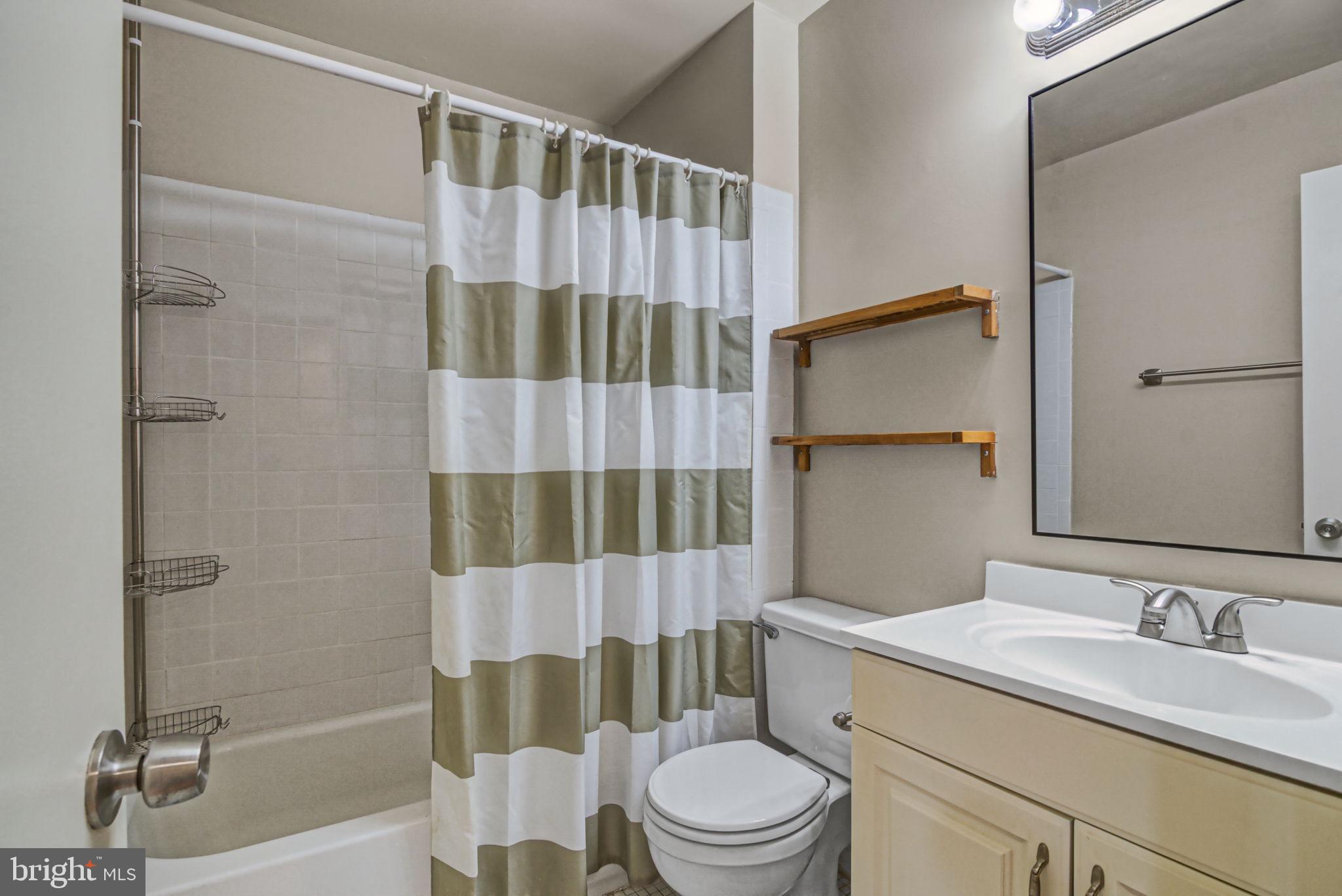 LAKEPOINTE - Residential