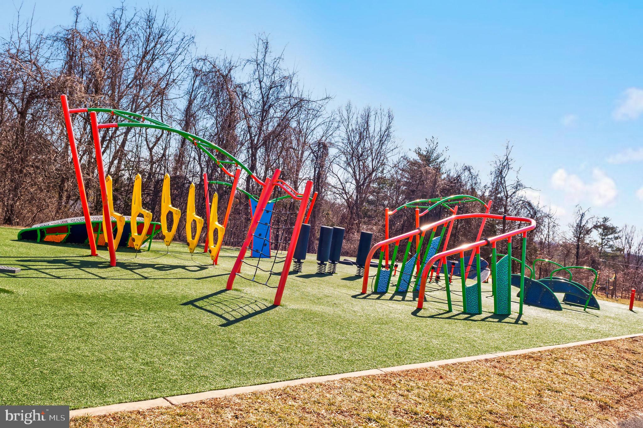 LAKEPOINTE - Residential