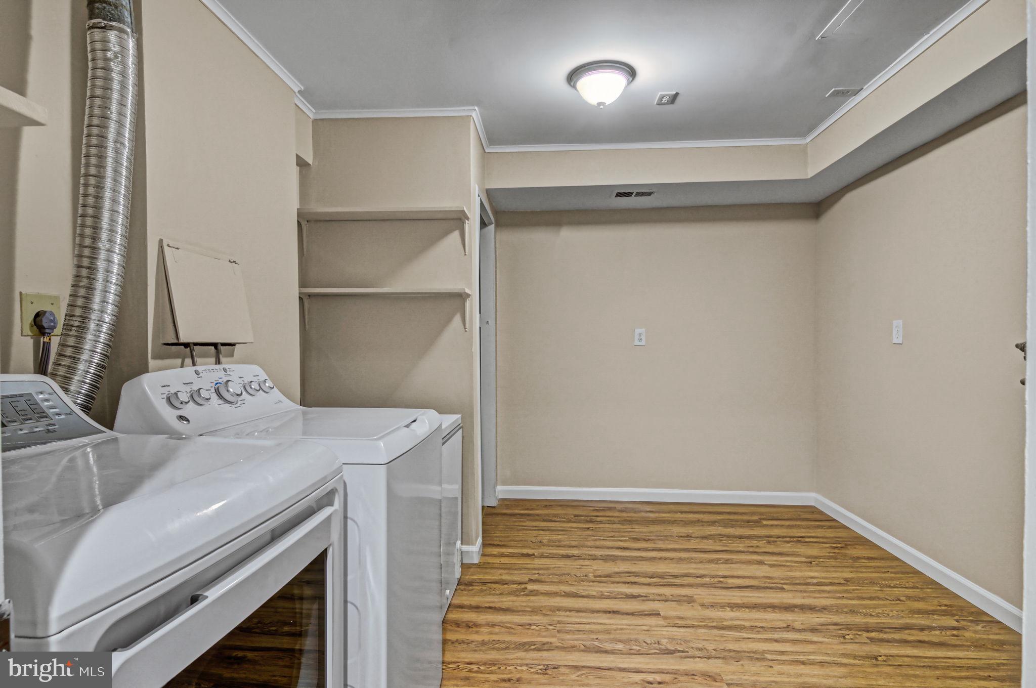 LAKEPOINTE - Residential