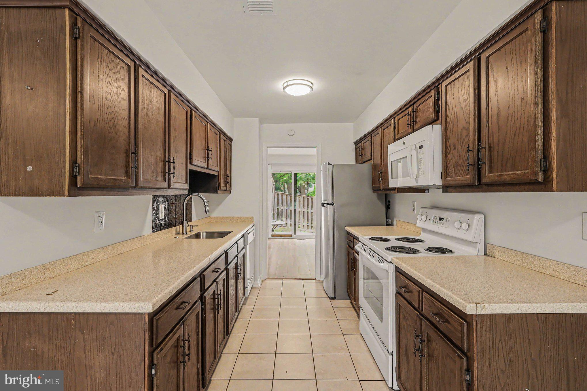 3210 GEMSTONE COURT
