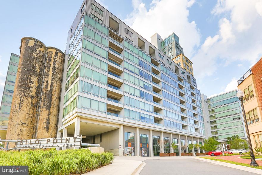 Meticulously maintained 1 bedroom unit in Silo Point with 2 garage spaces.  Custom High tech features throughout unit including powered blinds, and wired Ethernet.  Upgrades include wine bar, custom drawers in island, designer wood accent wall in bedroom and beautiful northern exposure views of inner harbor.   Tons of amenities, security, and ample guest parking make this a dream condo!