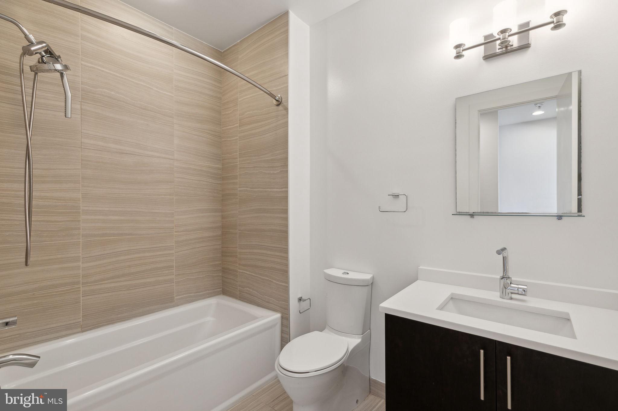 QUEEN VILLAGE - Residential