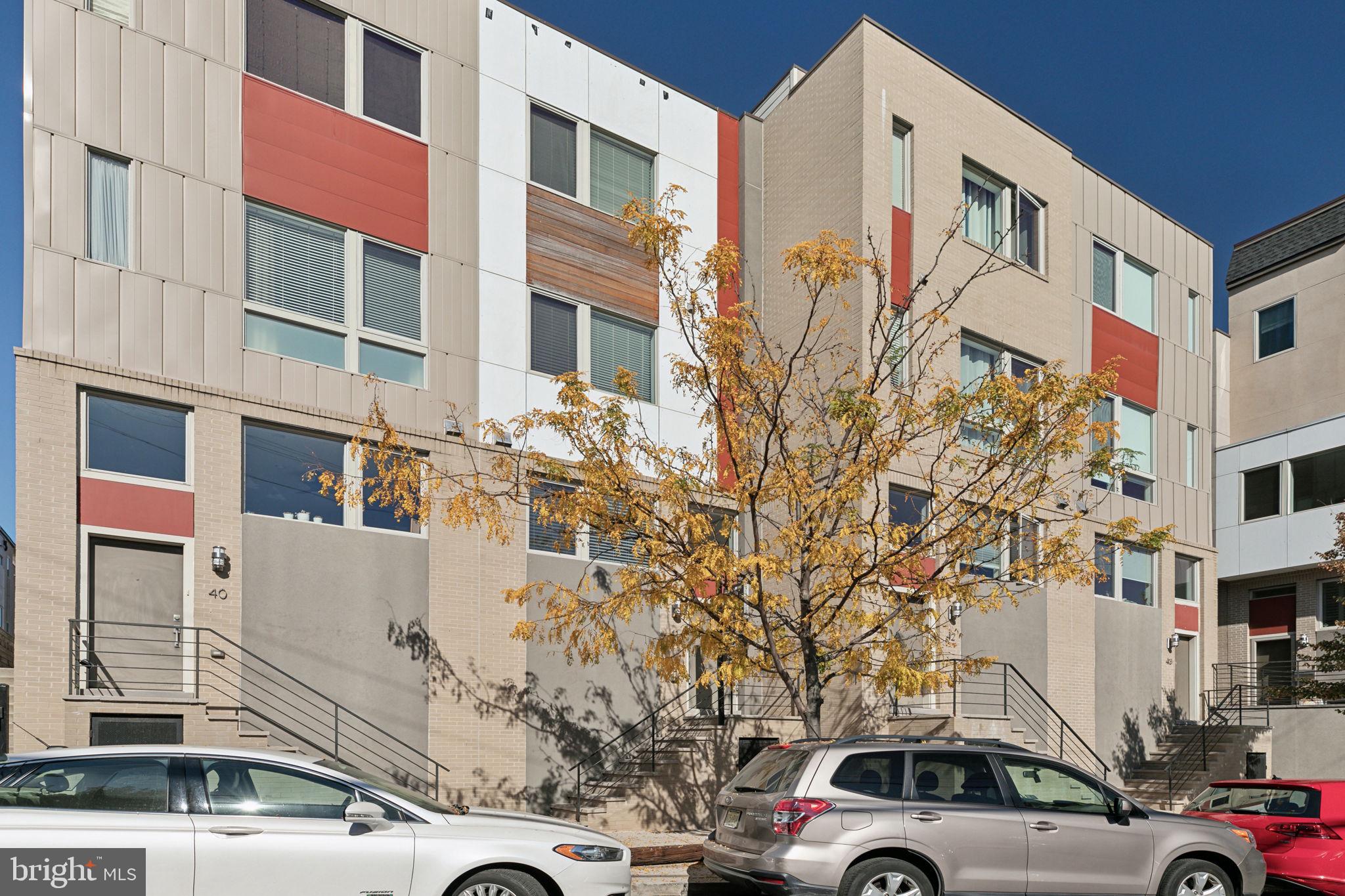 QUEEN VILLAGE - Residential