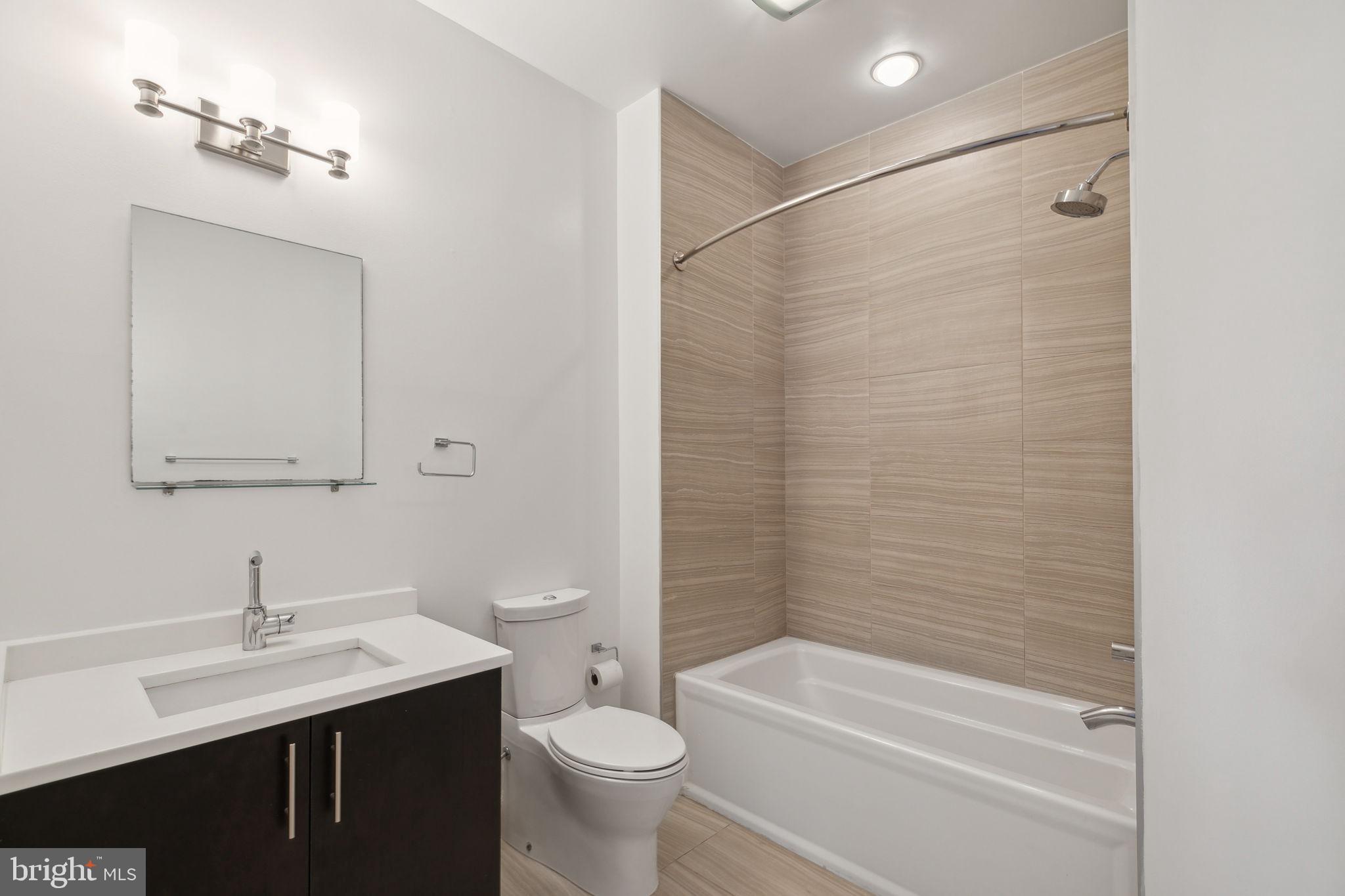 QUEEN VILLAGE - Residential