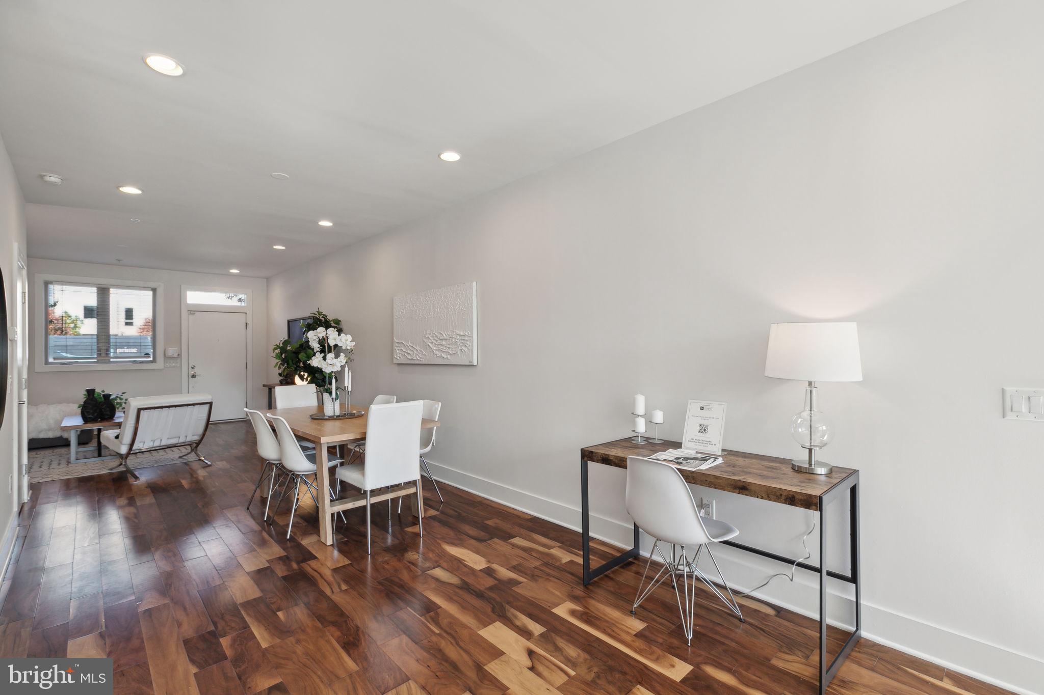 QUEEN VILLAGE - Residential