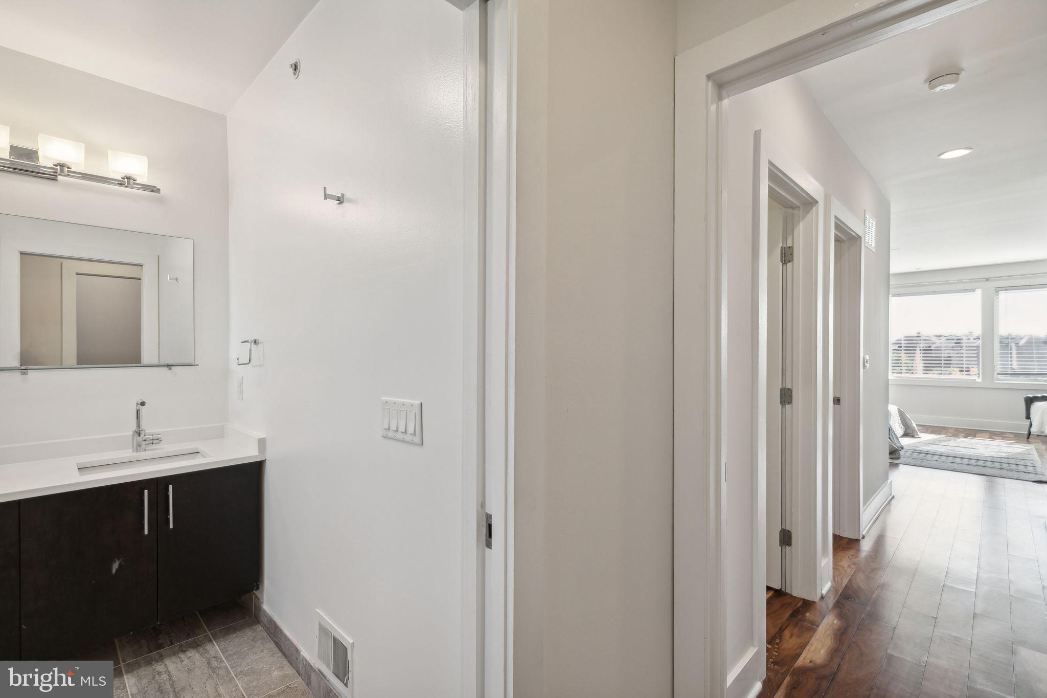 QUEEN VILLAGE - Residential