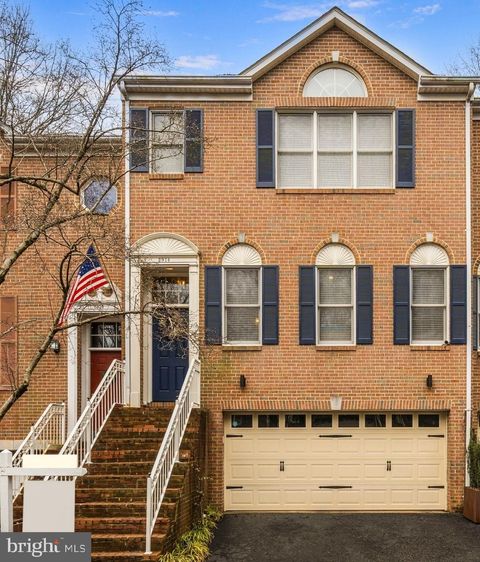 Townhouse For Sale - 2914 Oakton Crest Place<br/> VIENNA, VA 22181