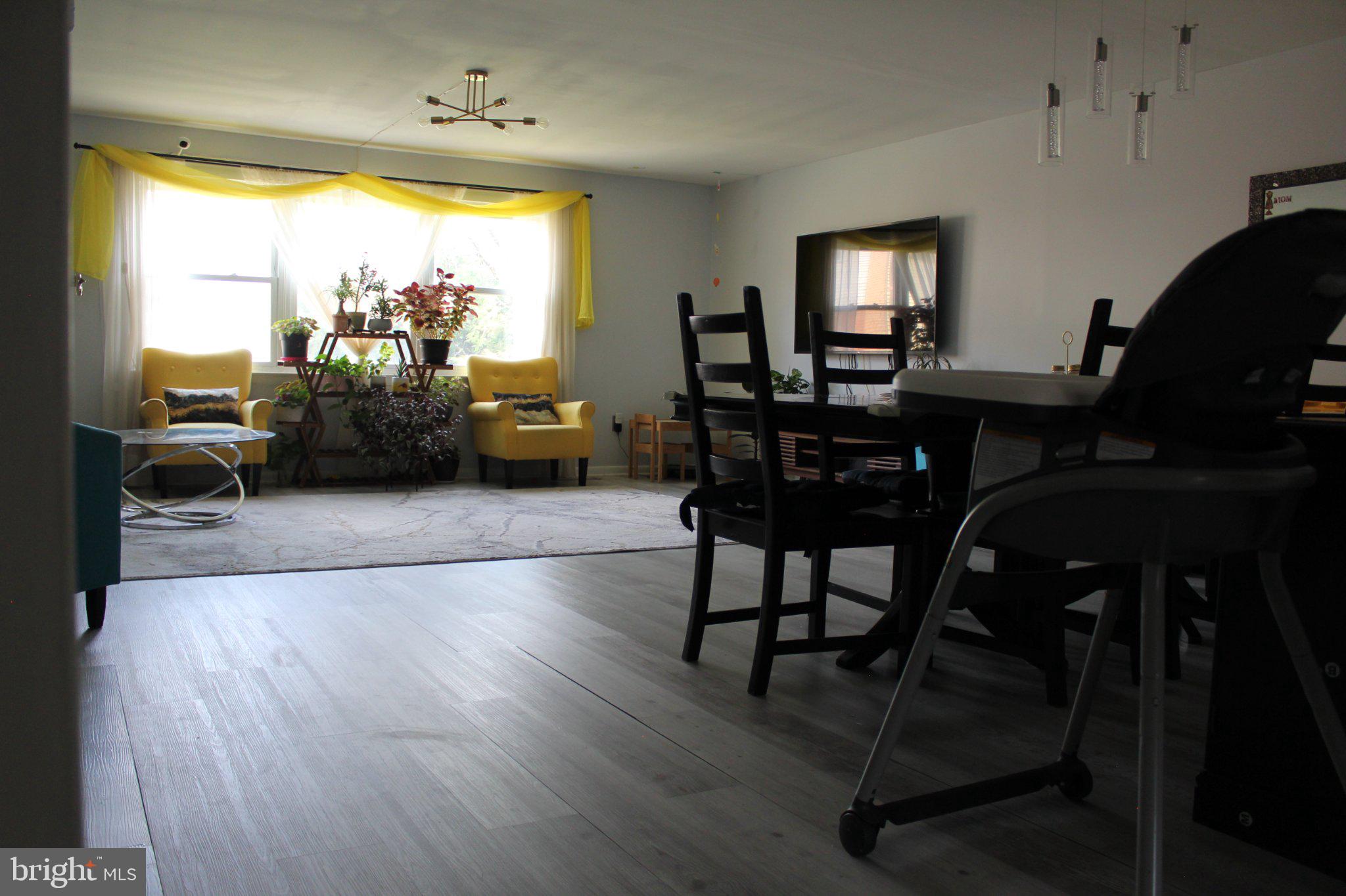 QUEEN ANNE VILLAGE - Residential