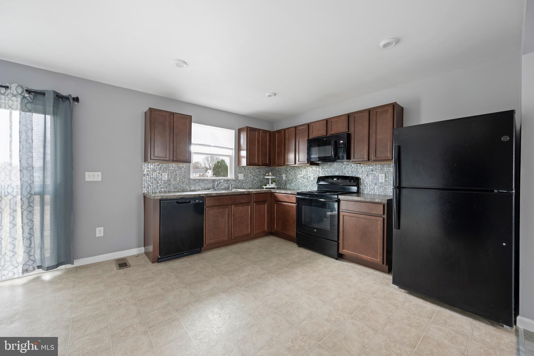 BROOKSTONE TRACE - Residential