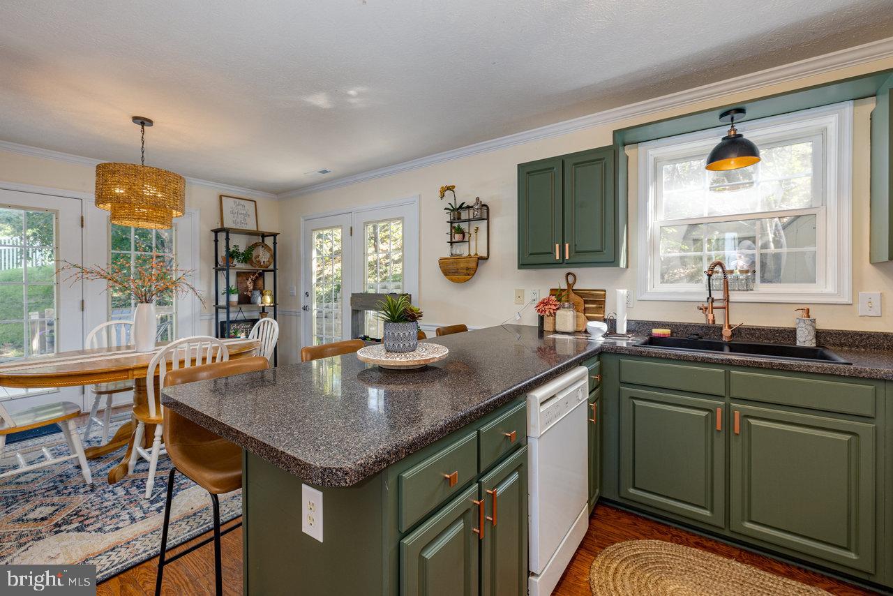 SHERWOOD FOREST - Residential