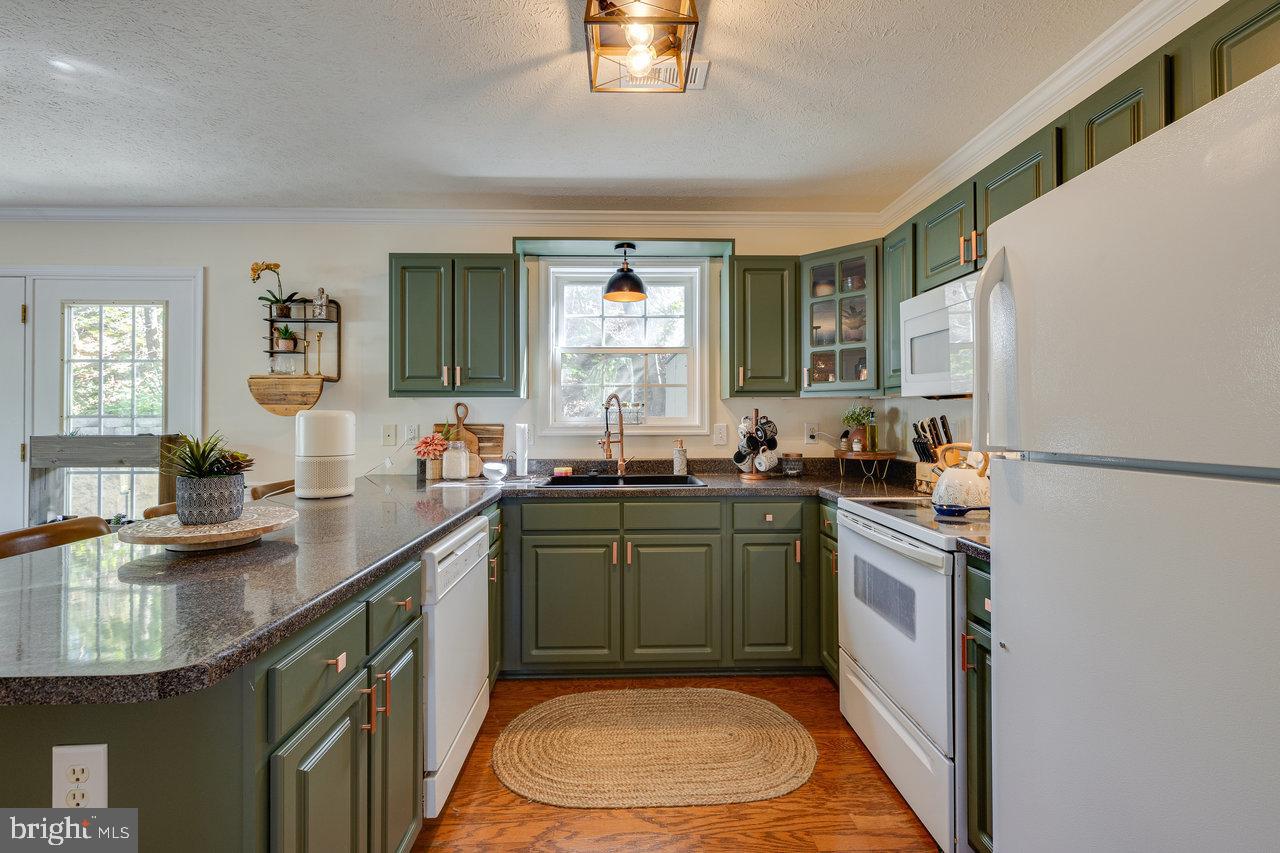 SHERWOOD FOREST - Residential