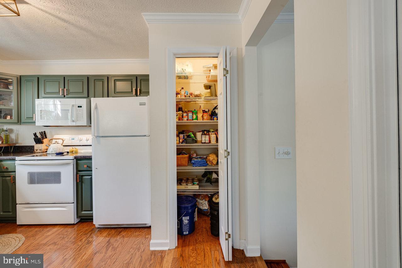 SHERWOOD FOREST - Residential