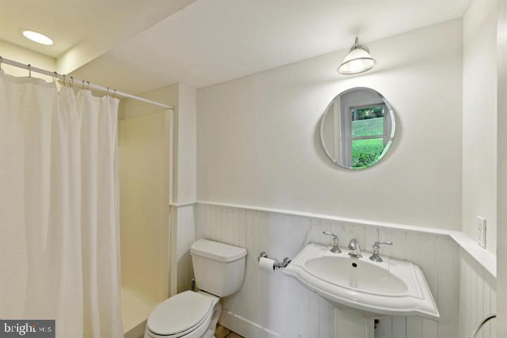 CRESCENT HILLS - Residential Lease