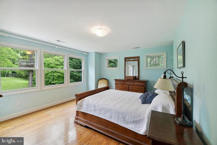 CRESCENT HILLS - Residential Lease