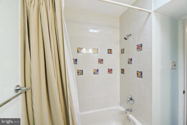 CRESCENT HILLS - Residential Lease