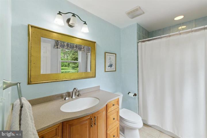 CRESCENT HILLS - Residential Lease