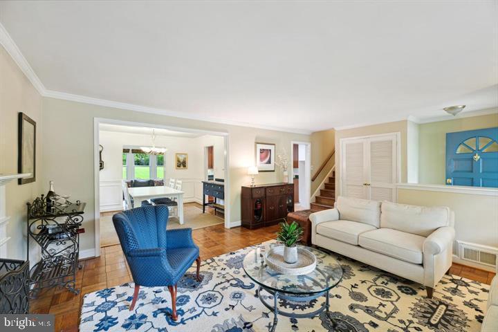 CRESCENT HILLS - Residential Lease