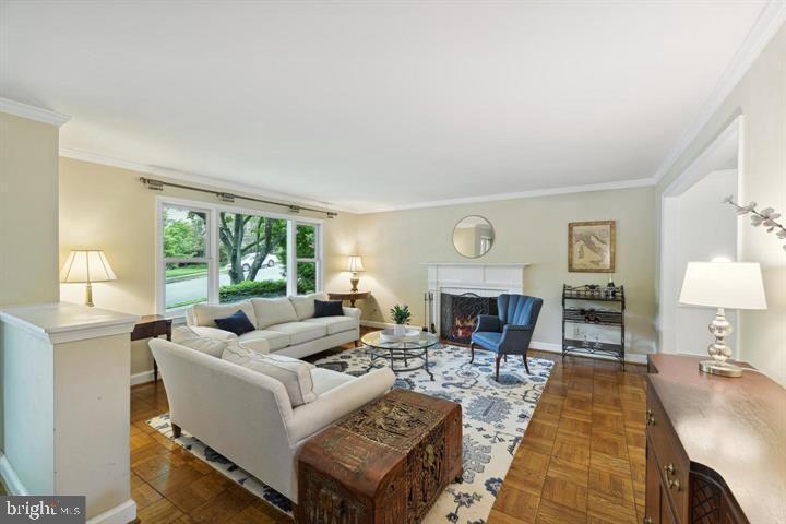 CRESCENT HILLS - Residential Lease