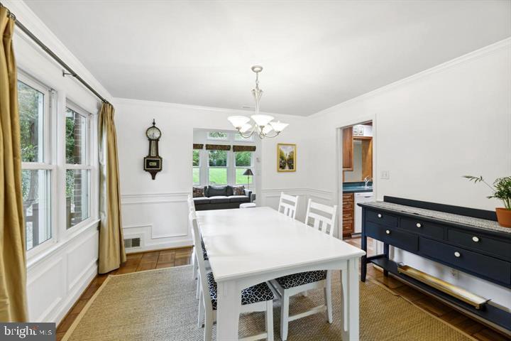 CRESCENT HILLS - Residential Lease