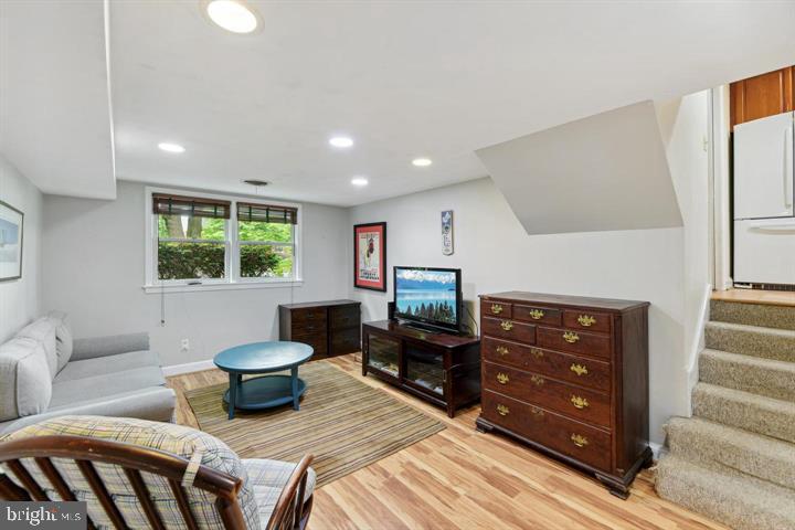 CRESCENT HILLS - Residential Lease