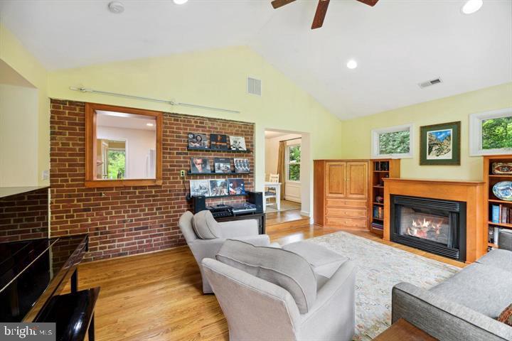 CRESCENT HILLS - Residential Lease